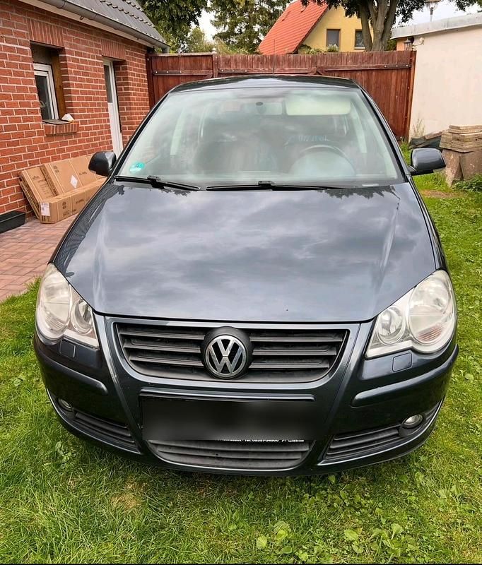 Grau Gebraucht 2007 VW Polo Trendline Limousine | 600 € (Superpreis) - Bild 1/4