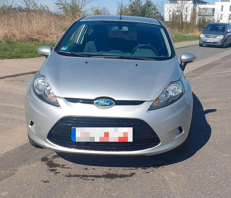 Gebraucht Ford Fiesta Trend 60 PS (44 kW) 2010 Silber Kleinwagen