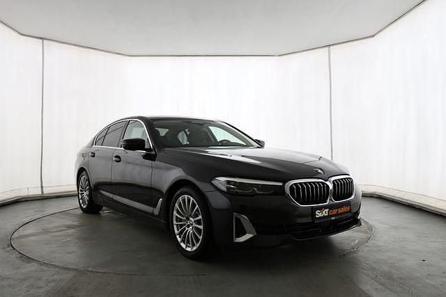Grau Gebraucht 2023 BMW 530 Luxury Line Limousine | 35.990 € (Guter Preis) - Bild 1/4