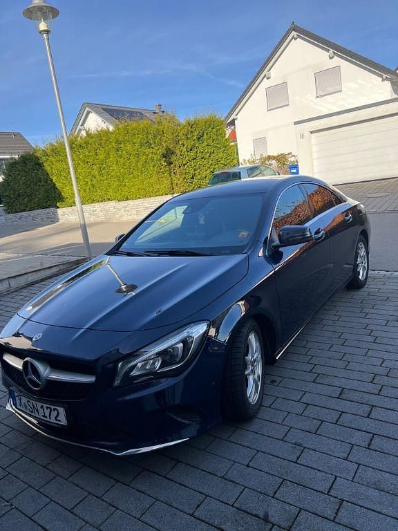 Gebraucht Mercedes CLA220 170 PS (125 kW) 2018 Blau Limousine