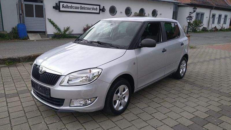 Silber Gebraucht 2013 Skoda Fabia Cool Edition Limousine | 3.950 € (Guter Preis) - Bild 1/4