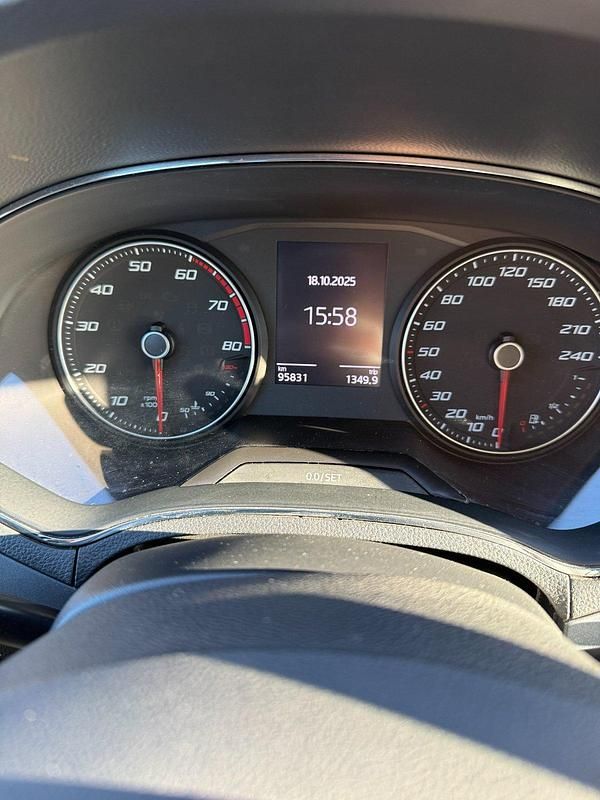 Schwarz Gebraucht 2018 Seat Arona Style SUV | 10.000 € (Guter Preis) - Bild 1/4