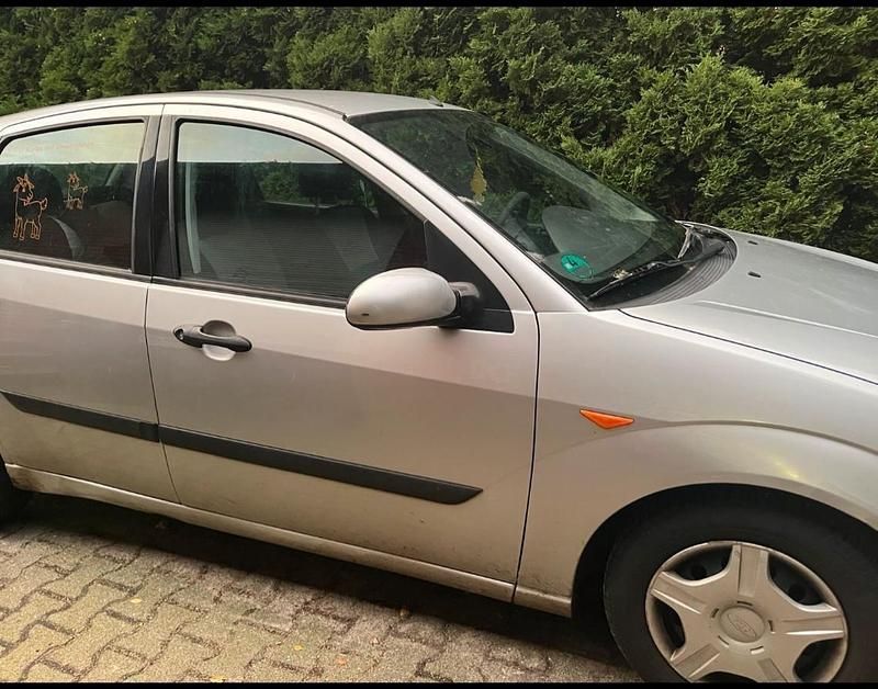 Silber Gebraucht 2002 Ford Focus Kleinwagen | 500 € (Guter Preis) - Bild 1/4