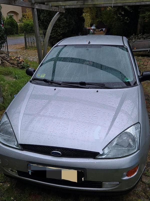 Grau Gebraucht 1999 Ford Focus Kleinwagen | 1.799 € (Fairer Preis) - Bild 1/4