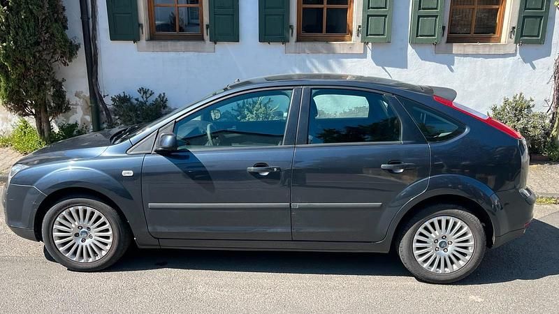 Usata Ford Focus 100 CV (73 kW) 2006 Blu Utilitaria