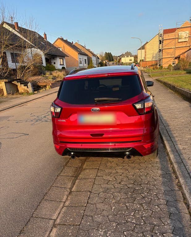 Gebraucht Ford Kuga ST-Line 179 PS (131 kW) 2018 Rot SUV