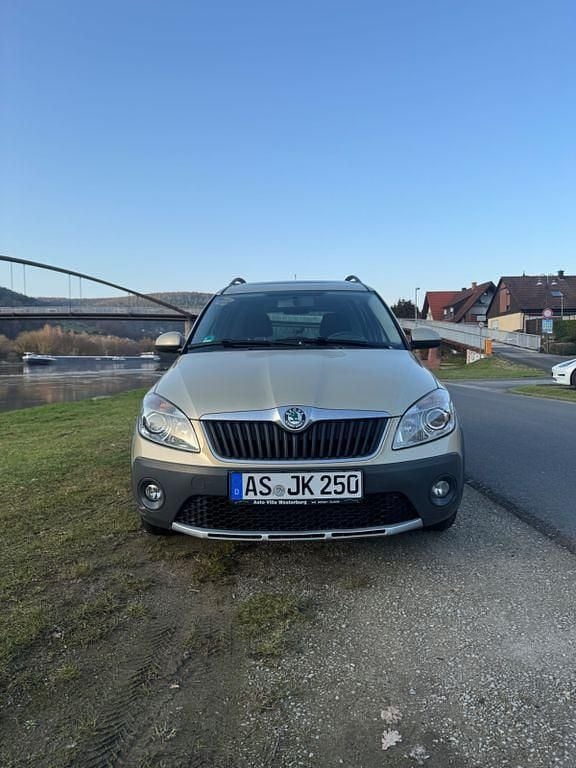 Gebraucht Skoda Roomster 105 PS (77 kW) 2010 Beige Van / Kleinbus