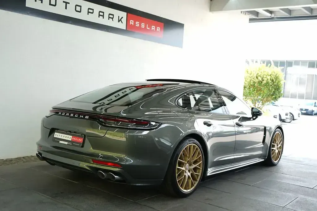 Gebraucht Porsche Panamera 4 E-Hybrid 462 PS (339 kW) 2021 Grün Kleinwagen
