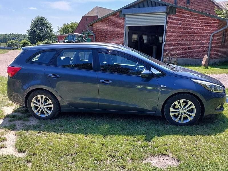 Blau Gebraucht 2013 Kia Ceed Kombi | 7.000 € (Guter Preis) - Bild 1/4