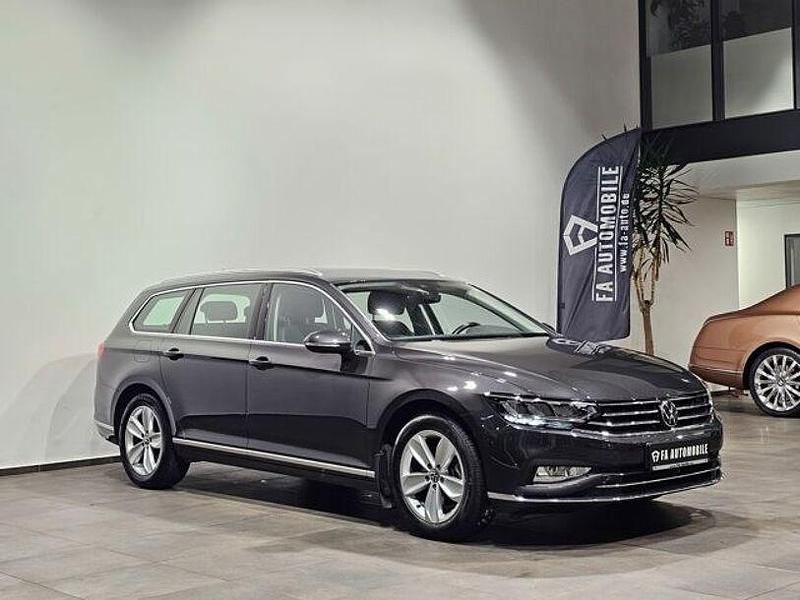 Gebraucht VW Passat Sport 200 PS (147 kW) 2024 Mangan grau Kombi