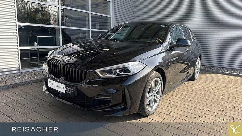 Saphirschwarz metallic Gebraucht 2021 BMW 118 M Sport Kleinwagen | 23.990 € (Fairer Preis) - Bild 1/4