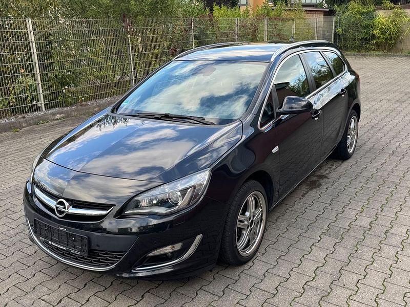 Schwarz Gebraucht 2015 Opel Astra Exklusiv Kombi | 5.999 € (Guter Preis) - Bild 1/4