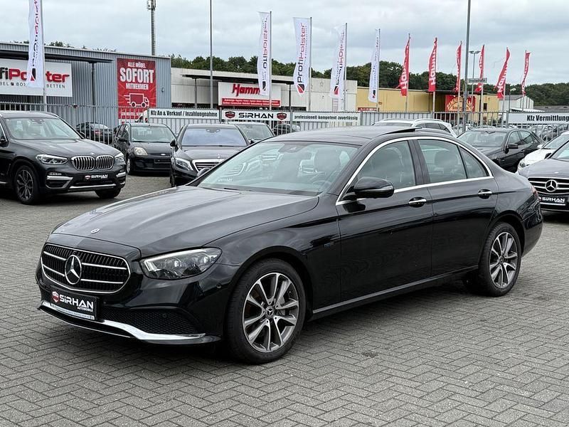 Schwarz Gebraucht 2021 Mercedes E300 Avantgarde Limousine | 25.950 € - Bild 1/4