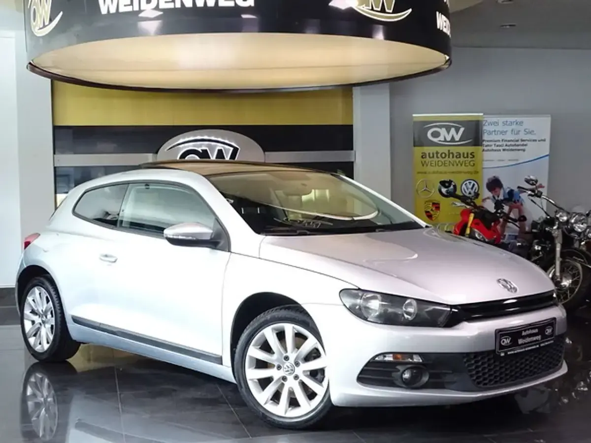 Gebraucht VW Scirocco Sport 160 PS (117 kW) 2011 Reflexsilber metallic Coupé