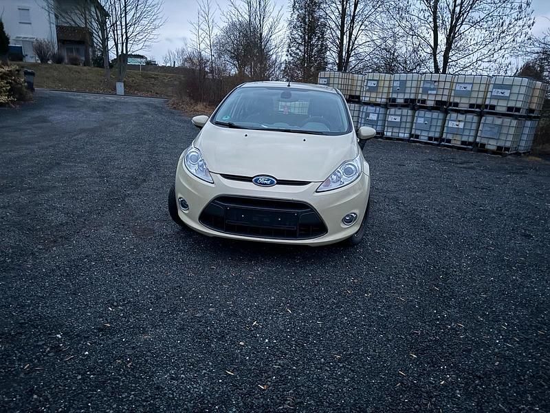 Gebraucht Ford Fiesta 82 PS (60 kW) 2009 Beige Kleinwagen