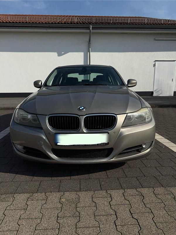 Gold Gebraucht 2010 BMW 318 Limousine | 3.200 € (Guter Preis) - Bild 1/4
