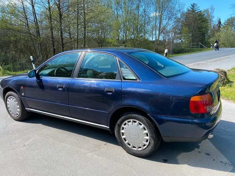 Gebraucht Audi A4 101 PS (74 kW) 1995 Blau Limousine