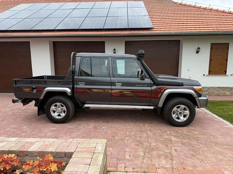 Grau Gebraucht 2023 Toyota Land Cruiser V8 SUV | 110.000 € - Bild 1/4