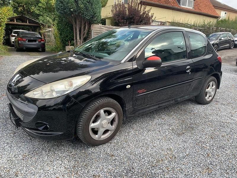 Gebraucht Peugeot 206+ Basis 75 PS (55 kW) 2010 Kleinwagen
