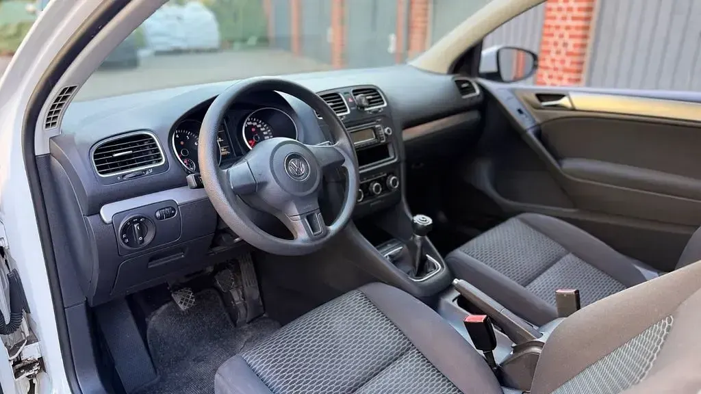 Gebraucht VW Golf VI Trendline 80 PS (58 kW) 2010 Weiß Kleinwagen