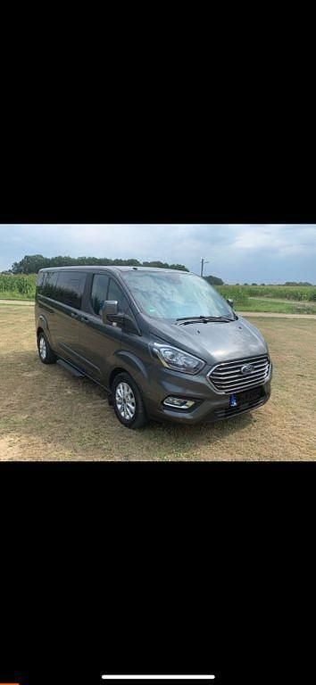 Grau Gebraucht 2018 Ford Tourneo Style Van / Kleinbus | 25.800 € (Fairer Preis) - Bild 1/4
