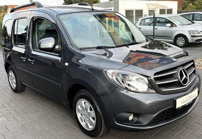 Grau Gebraucht 2019 Mercedes Citan 112 Kombi | 15.999 € (Fairer Preis) - Bild 1/4