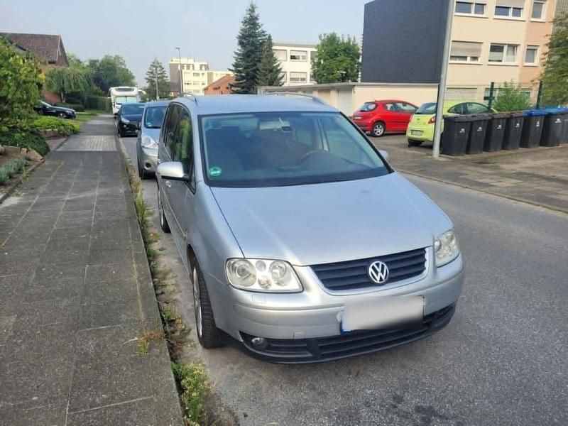 Grau Gebraucht 2005 VW Touran Van / Kleinbus | 800 € (Guter Preis) - Bild 1/4