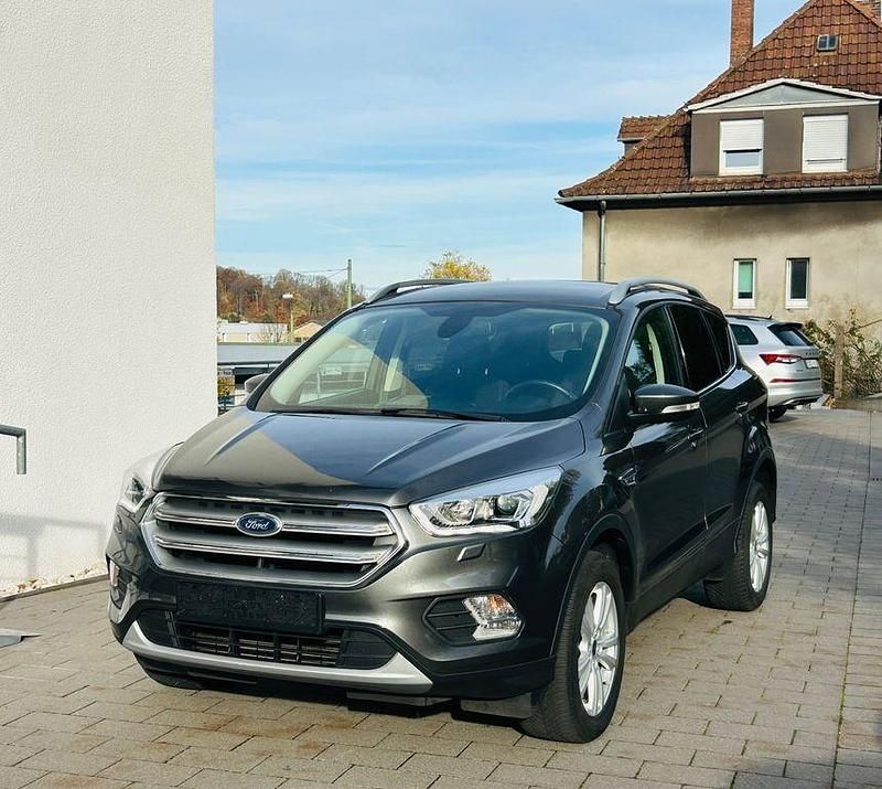 Gebraucht Ford Kuga Trend 150 PS (110 kW) 2018 Grau SUV
