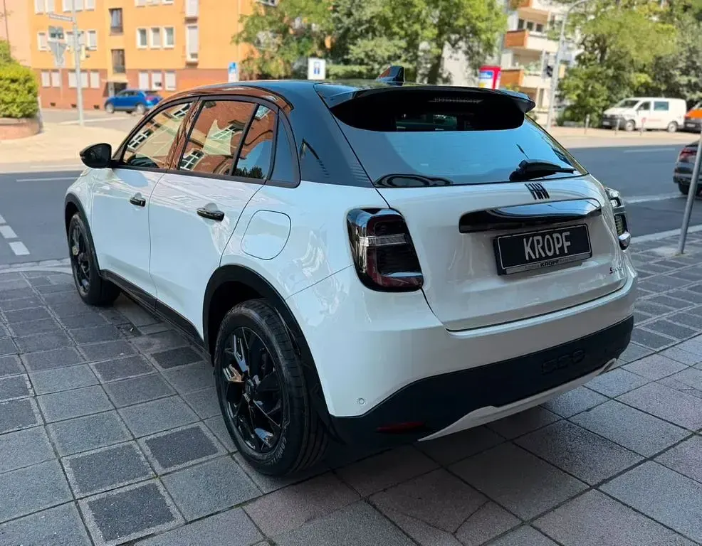Neu Fiat 600 Street 101 PS (74 kW) 2026 Gelato weiß SUV