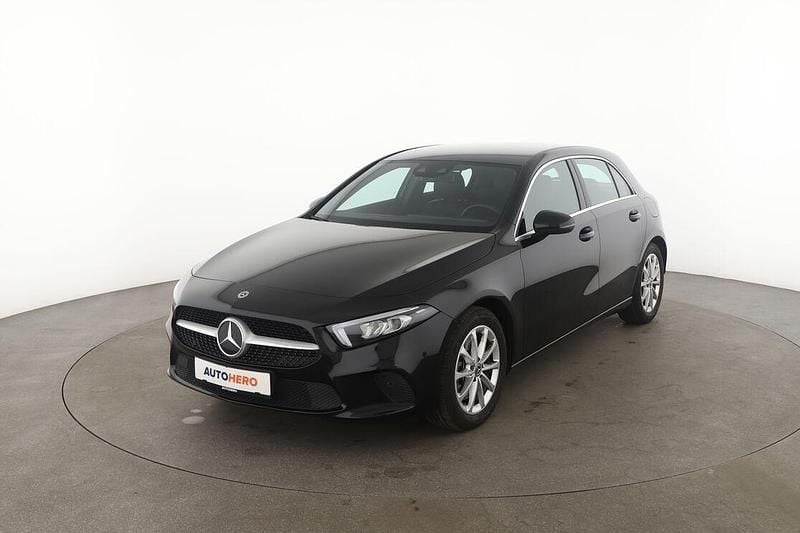 Schwarz Gebraucht 2021 Mercedes A250 Limousine | 28.270 € - Bild 1/3