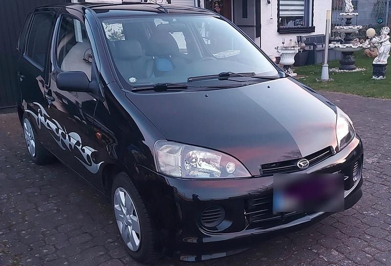 Gebraucht Daihatsu YRV 58 PS (42 kW) 2004 Schwarz Van / Kleinbus