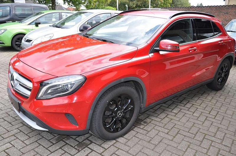 Gebraucht Mercedes GLA200 136 PS (100 kW) 2014 Rot SUV
