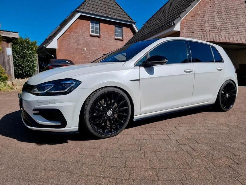 Weiß Gebraucht 2019 VW Golf VII R Limousine | 30.950 € - Bild 1/4