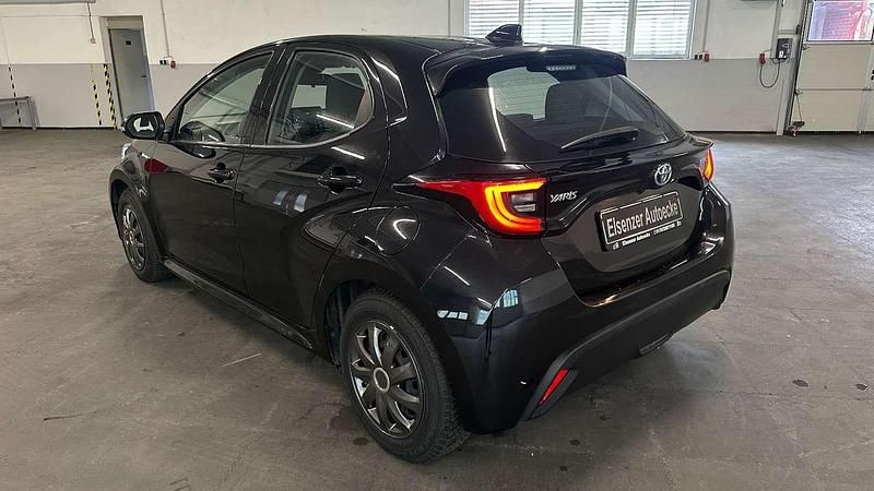 Gebraucht Toyota Yaris Hybrid Team 92 PS (67 kW) 2021 Night time black Kleinwagen