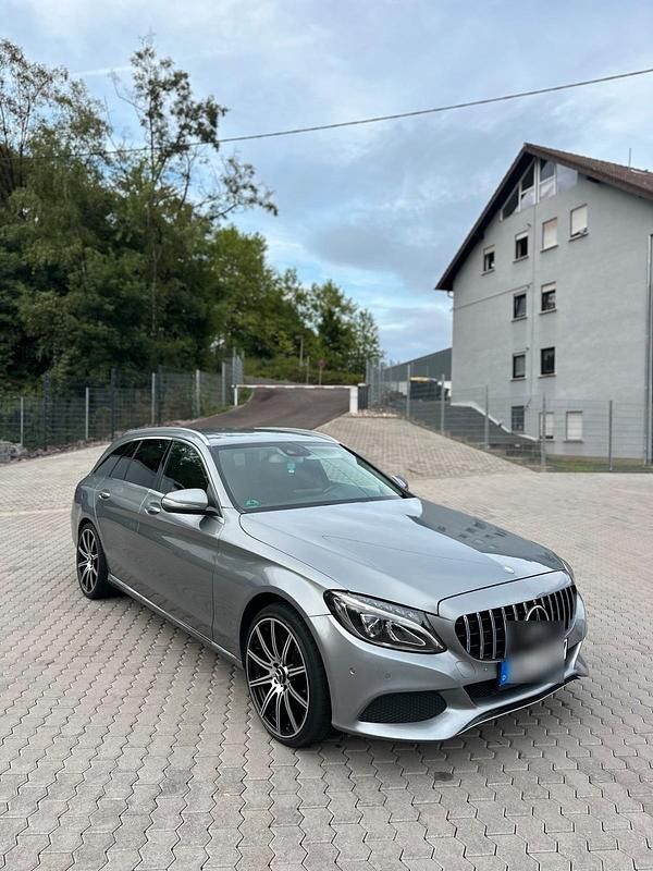 Grau Gebraucht 2015 Mercedes C220 Kombi | 12.800 € (Etwas zu teuer) - Bild 1/4