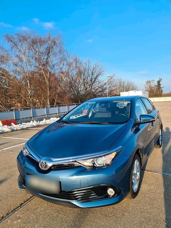 Gebraucht Toyota Auris 116 PS (85 kW) 2016 Blau Limousine