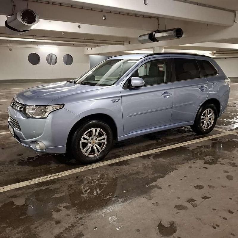 Gebraucht 2015 Mitsubishi Outlander P-HEV SUV | 8.900 € (Fairer Preis) - Bild 1/4