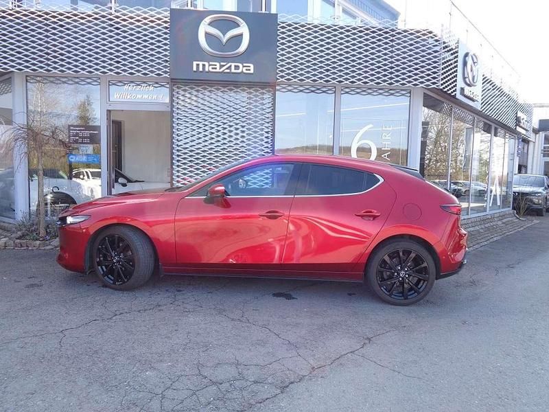 Gebraucht Mazda 3 Selection 122 PS (89 kW) 2019 Magmarot Limousine