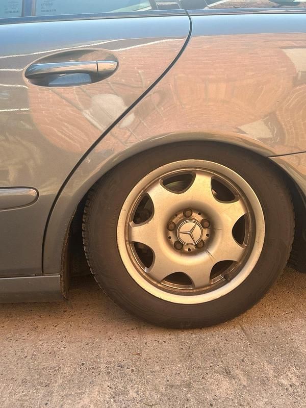 Gebraucht Mercedes E200 184 PS (135 kW) 2005 Grau Kombi