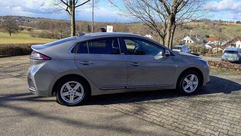 Gebraucht Hyundai Ioniq Premium 100 kW (136 PS) 2020 Grau Kleinwagen