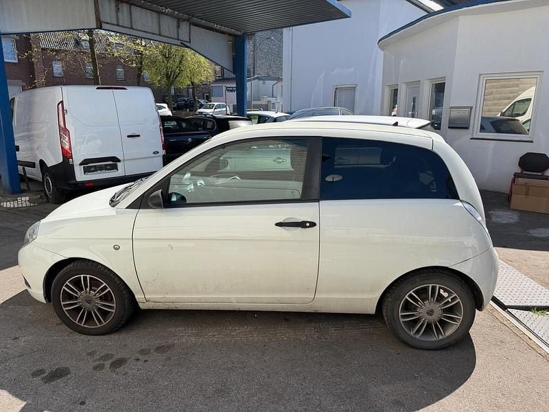 Second-hand Lancia Ypsilon 60 CP (44 kW) 2009 Andere farben Hatchback