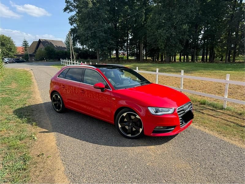 Rot Gebraucht 2013 Audi A3 Sportback S-Line Kleinwagen | 13.399 € (Fairer Preis) - Bild 1/1