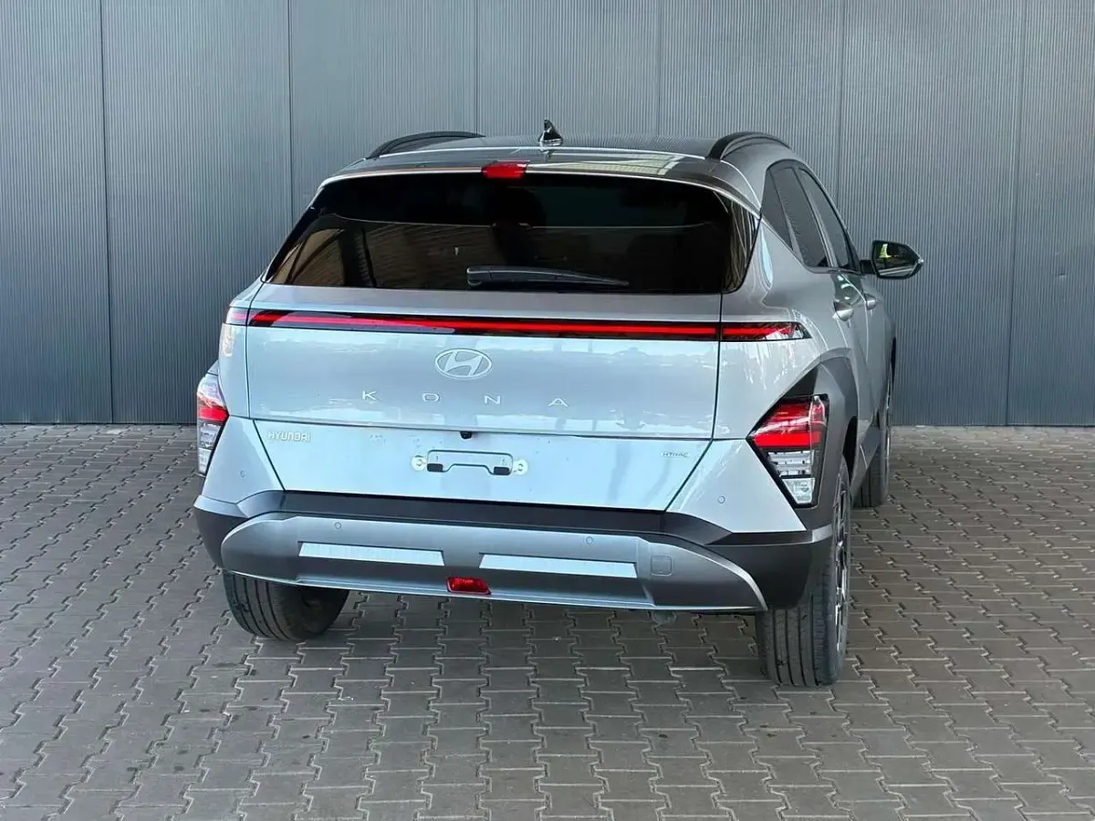 Neu Hyundai Kona Comfort 170 PS (125 kW) 2025 Shimmering silver SUV