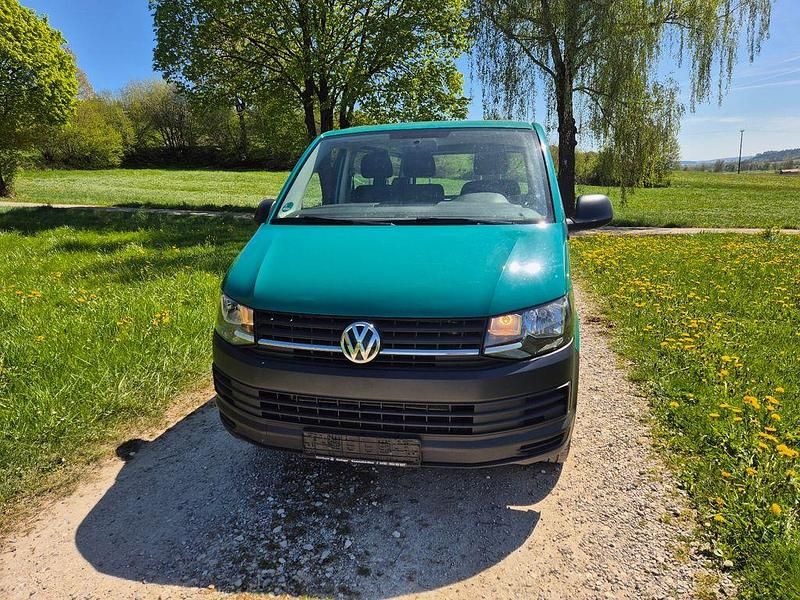 Second-hand VW Transporter 150 CP (110 kW) 2017 Verde Van