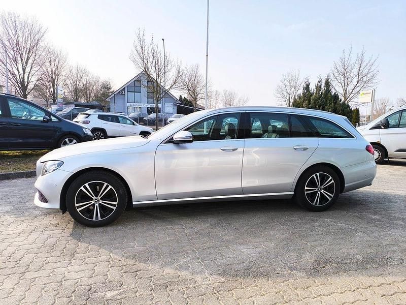Gebraucht Mercedes E220 Avantgarde 194 PS (142 kW) 2020 Silber Limousine