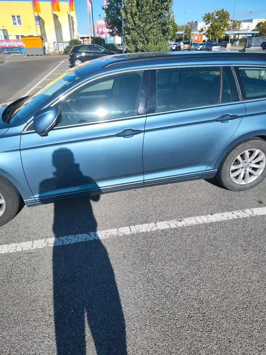 Gebraucht VW Passat 120 PS (88 kW) 2017 Blau Kombi