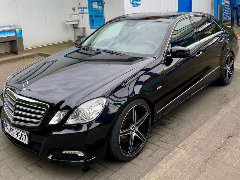 Schwarz Gebraucht 2009 Mercedes E350 Limousine | 15.200 € (Teuer) - Bild 1/4