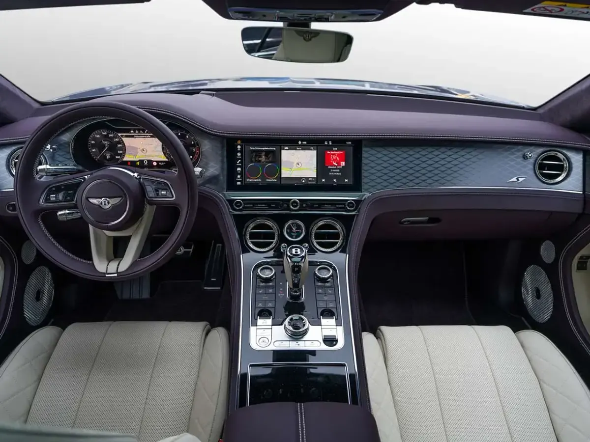 Begagnad Bentley S1 549 HK (403 kW) 2024 Lila Sedan