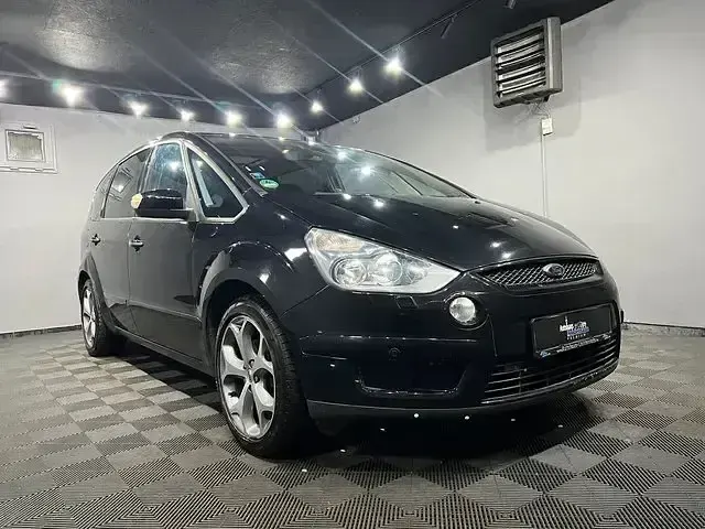 Używany Ford S-MAX Titanium 175 KM (128 kW) 2009 Czarny Minivan