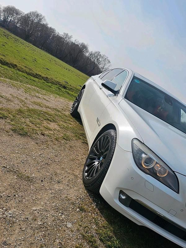 Gebraucht BMW 730 245 PS (180 kW) 2011 Weiß Limousine